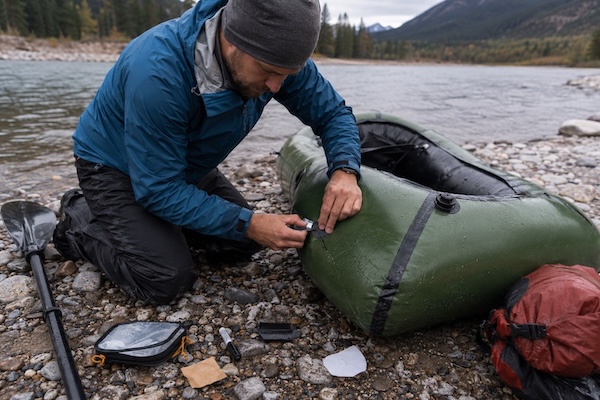 Packraft Unterwegs - Notfallreparaturen